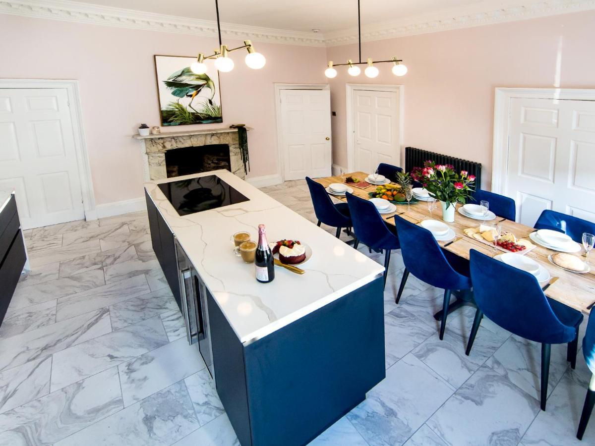 Maison Parfaite Yo1 - Exquisite 400 Year Old, City Centre Townhouse ヨーク エクステリア 写真